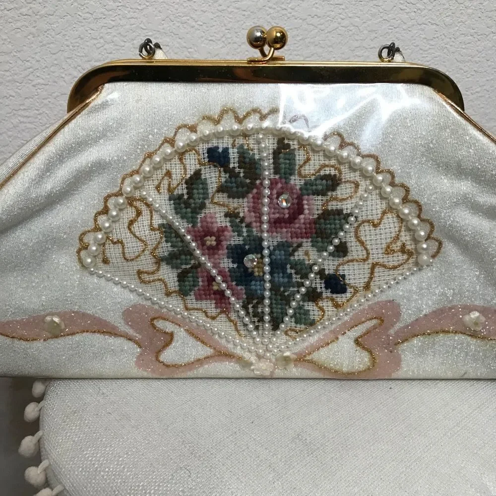 Vintage clutch style purse‎